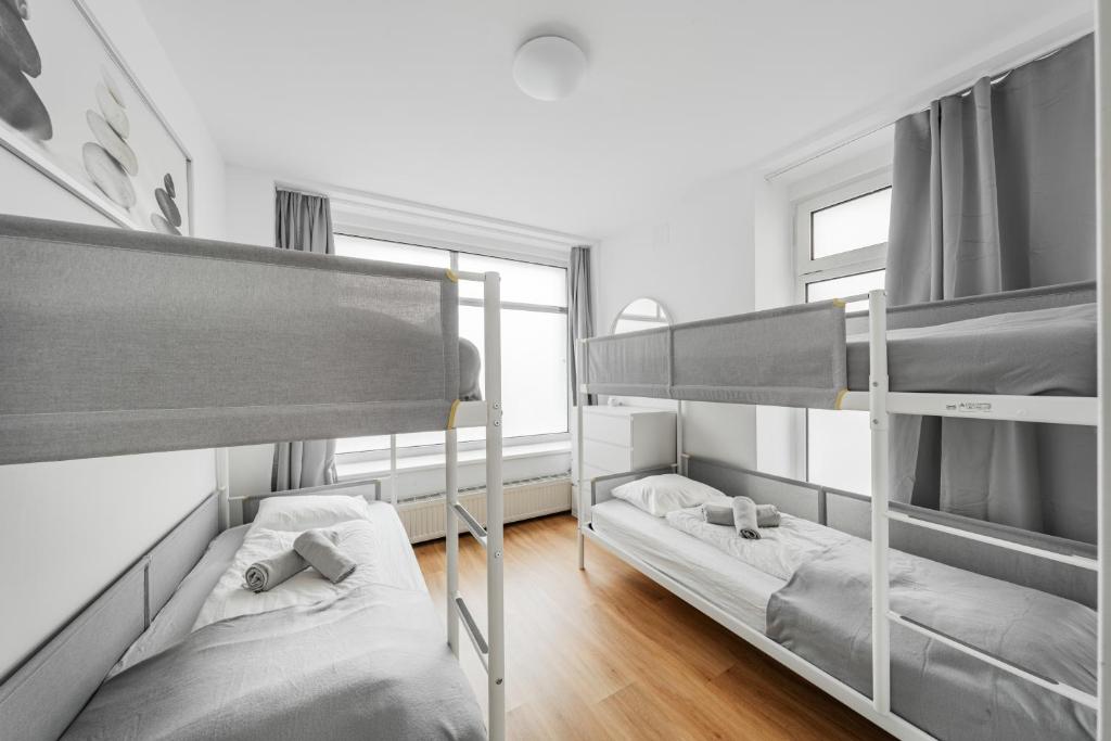 two bunk beds in a room with a window at Central Apartment Lofts in Vienna