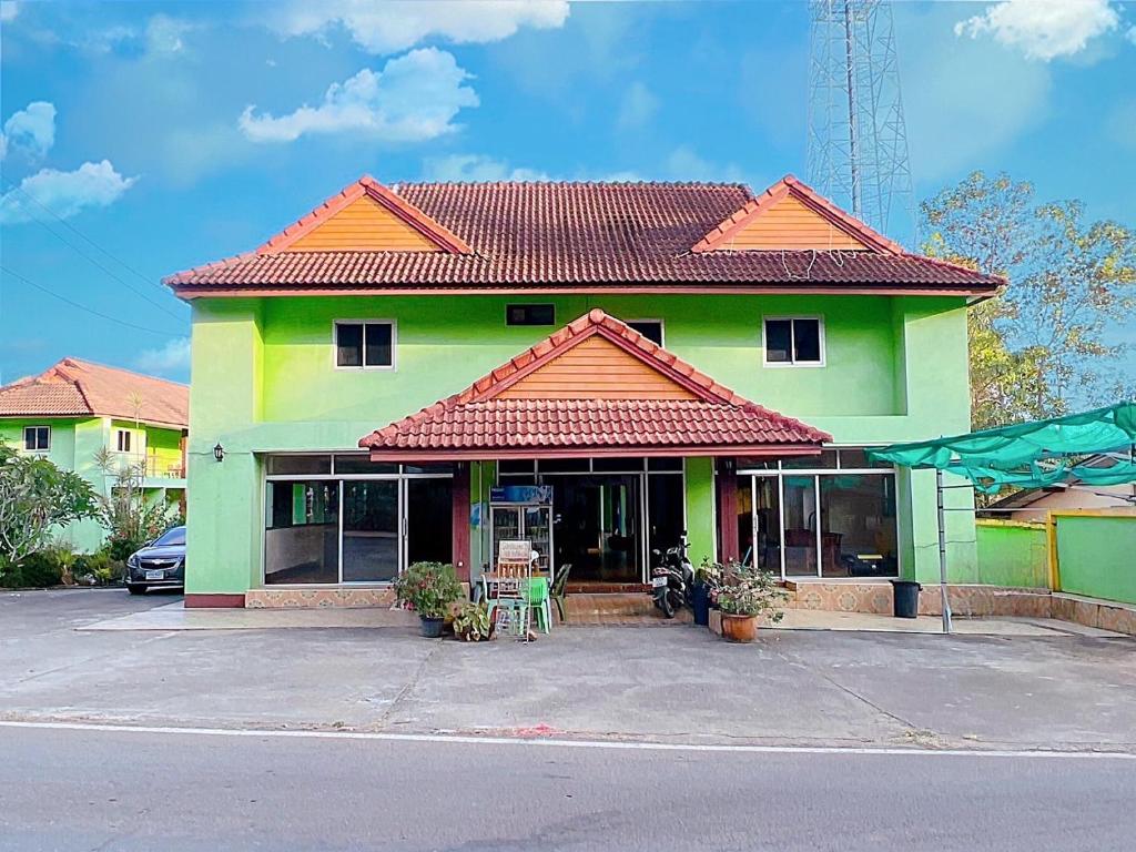 a building with an orange roof at Aree Resort in Ban Bang Bao