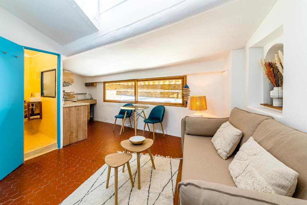 Kuchyň nebo kuchyňský kout v ubytování Petit Nid par Dodo-à-Cassis