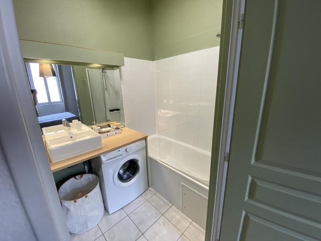 Koupelna v ubytování Le Saint-Aubin - elegant T2 proche Ramblas