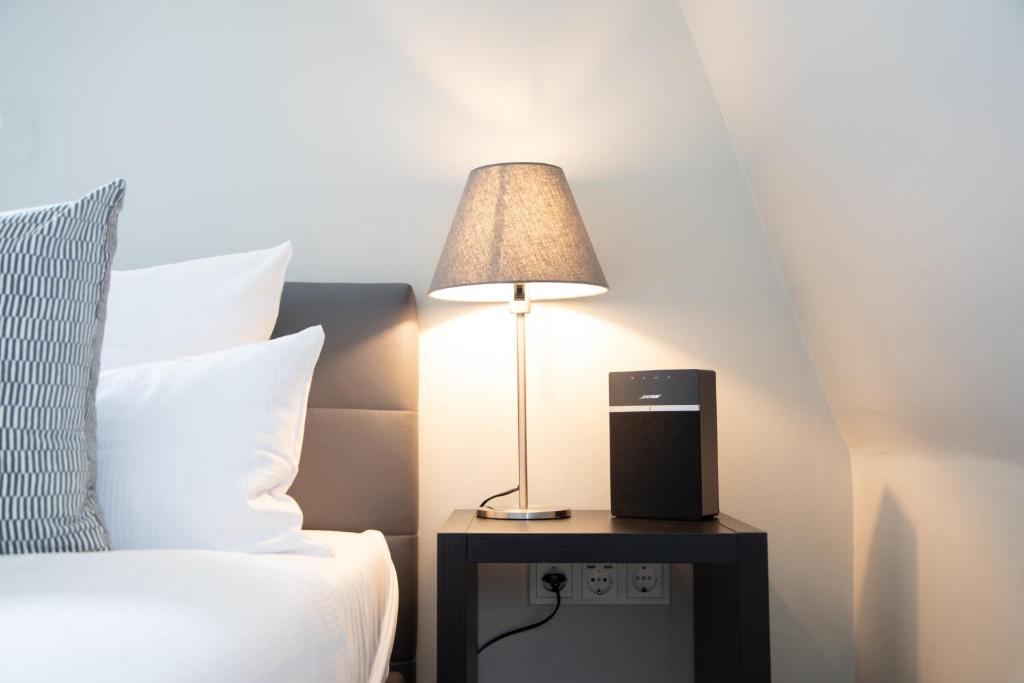Postel nebo postele na pokoji v ubytování NürbLife Hotel