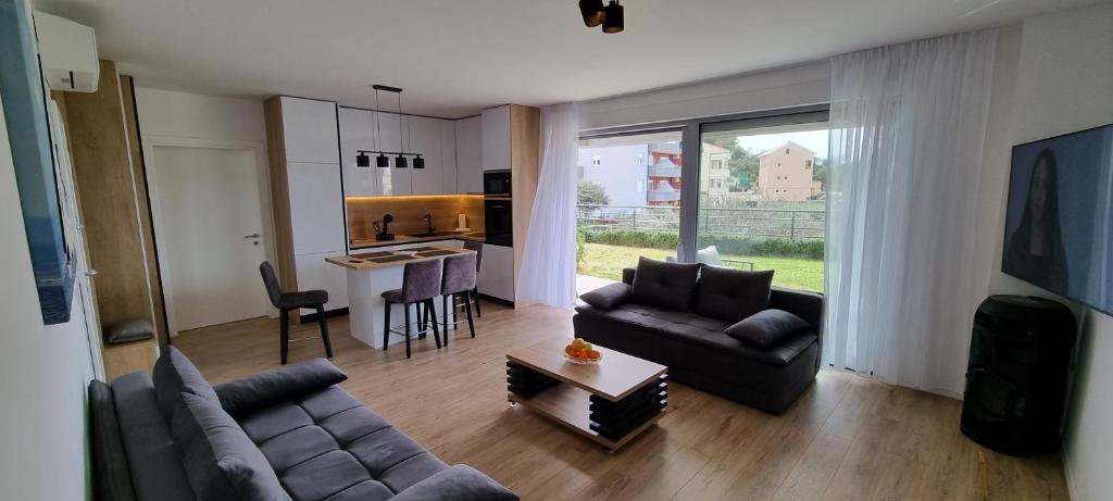 a living room with a couch and a table at Apartman Gaby in Podstrana