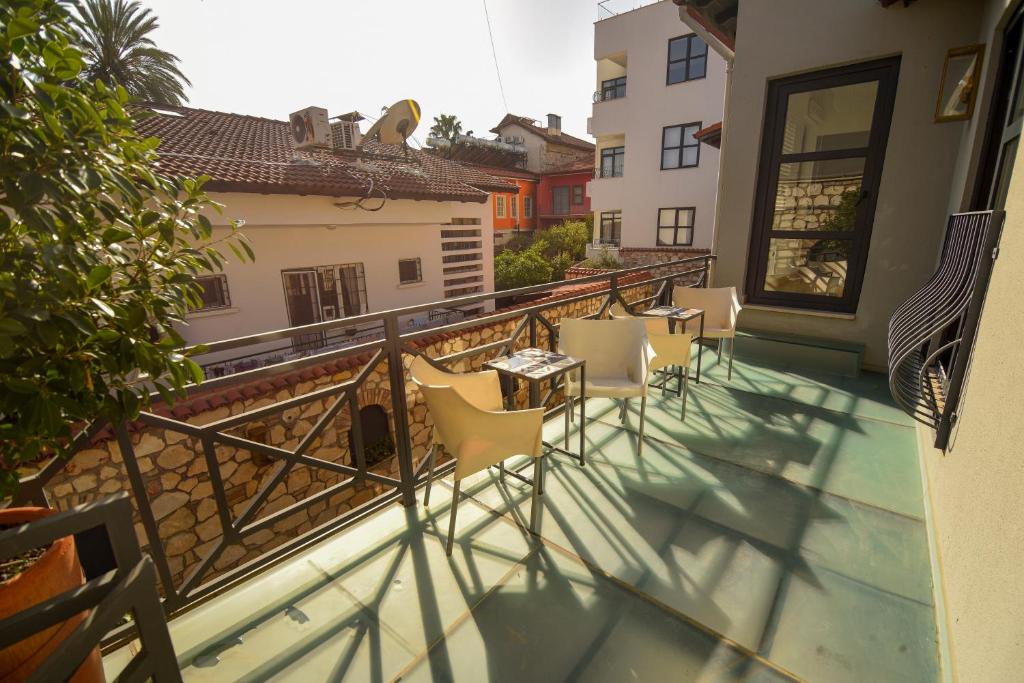 Exceptional Flat with Terrace near Hadrian’s Gate
