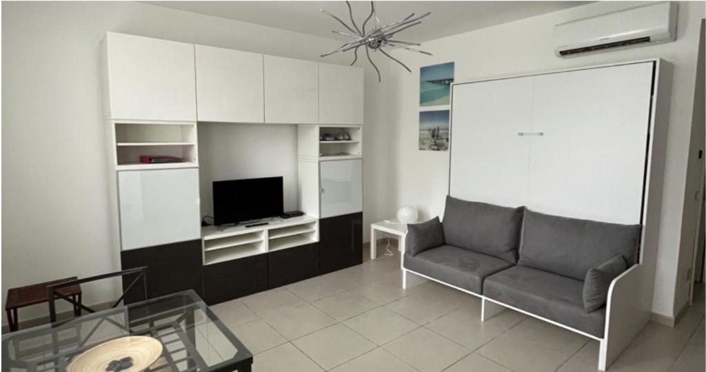 A seating area at White Dream Spotorno