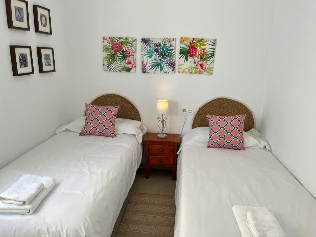 Posteľ alebo postele v izbe v ubytovaní Nerja Paradise Rentals - Villa Zafiro