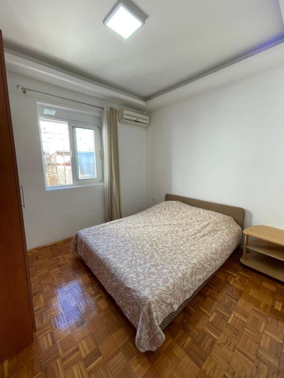 Postel nebo postele na pokoji v ubytování Apartmani centar ulcinj