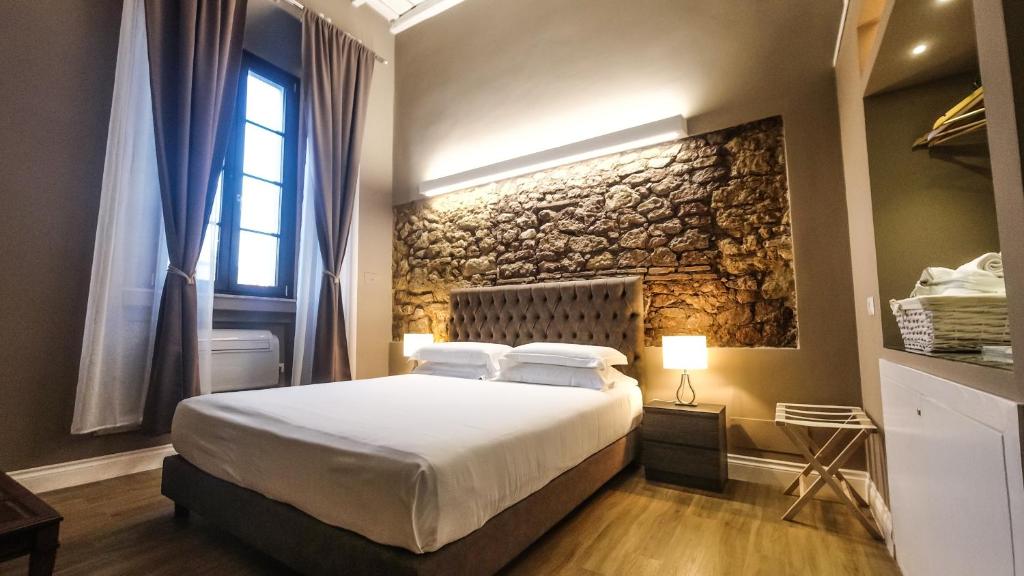 Postel nebo postele na pokoji v ubytování Il Borgo Luxury Suites