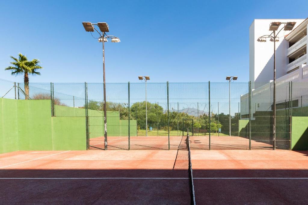 Tenis a/nebo squash v ubytování Manilva Playa 15C nebo okolí