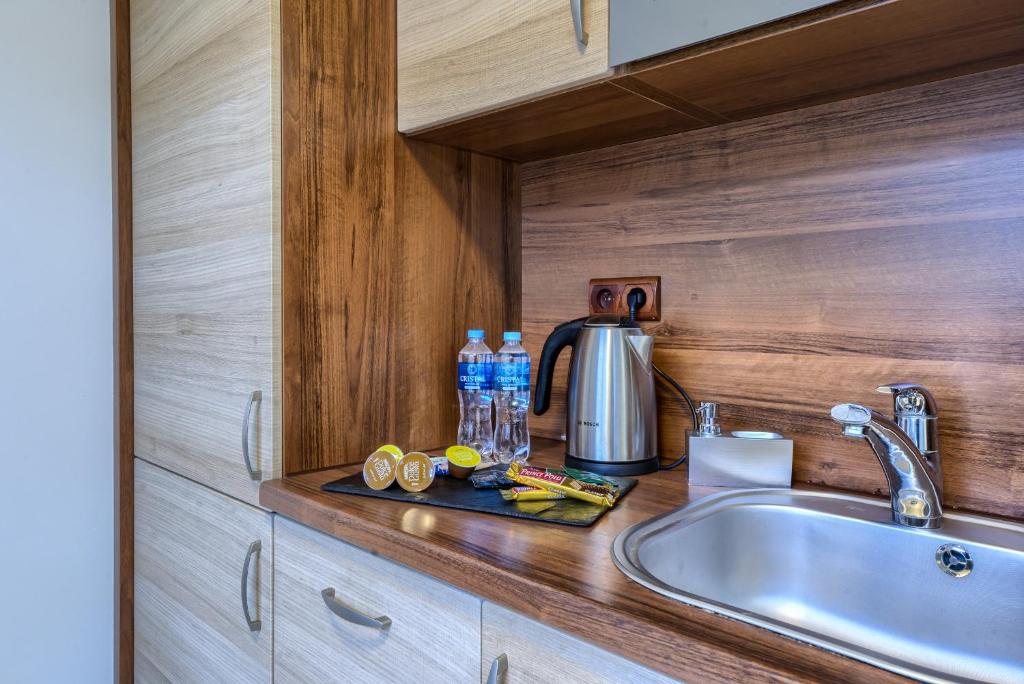 Alibi Apartments - 2