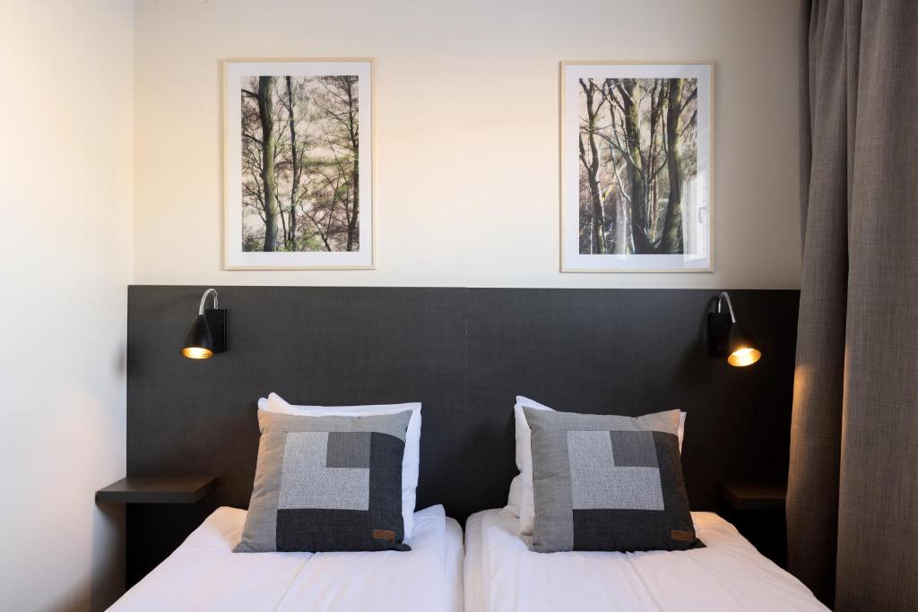 Postel nebo postele na pokoji v ubytování Hotel Bishops Arms Mora