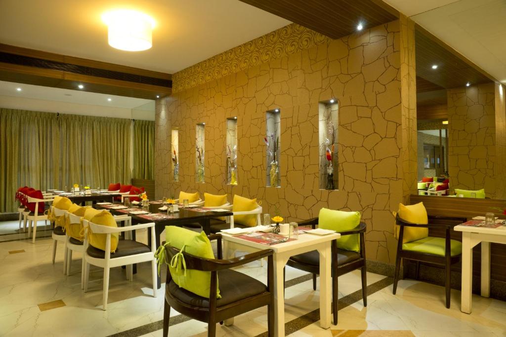 Posezení v ubytování Poppys Hotel Madurai