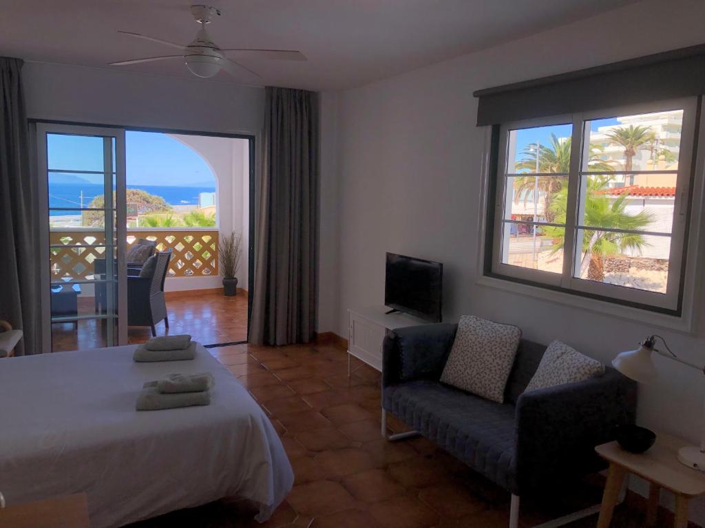 Posteľ alebo postele v izbe v ubytovaní Studio Sunset, sea view, Costa Adeje