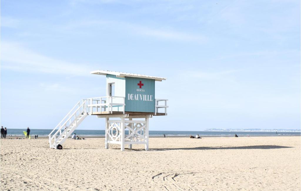 a life guard tower on the beach at Awesome Apartment In quemauville With Outdoor Swimming Pool, Heated Swimming Pool And 1 Bedrooms in Équemauville