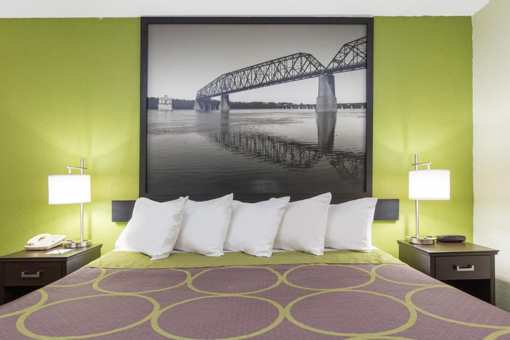 Super 8 by Wyndham Southaven - King Room - Non-Smoking