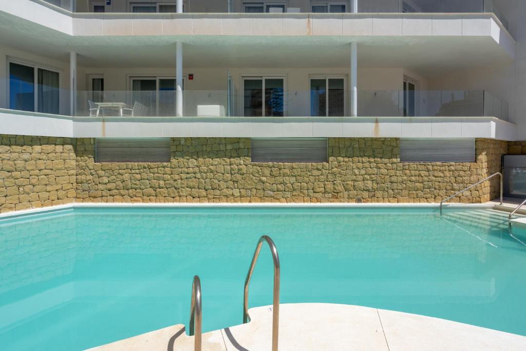 Bazén v ubytovaní Blue Wave apartment in Torreblanca by Costarentals - Ref 174 alebo v jeho blízkosti