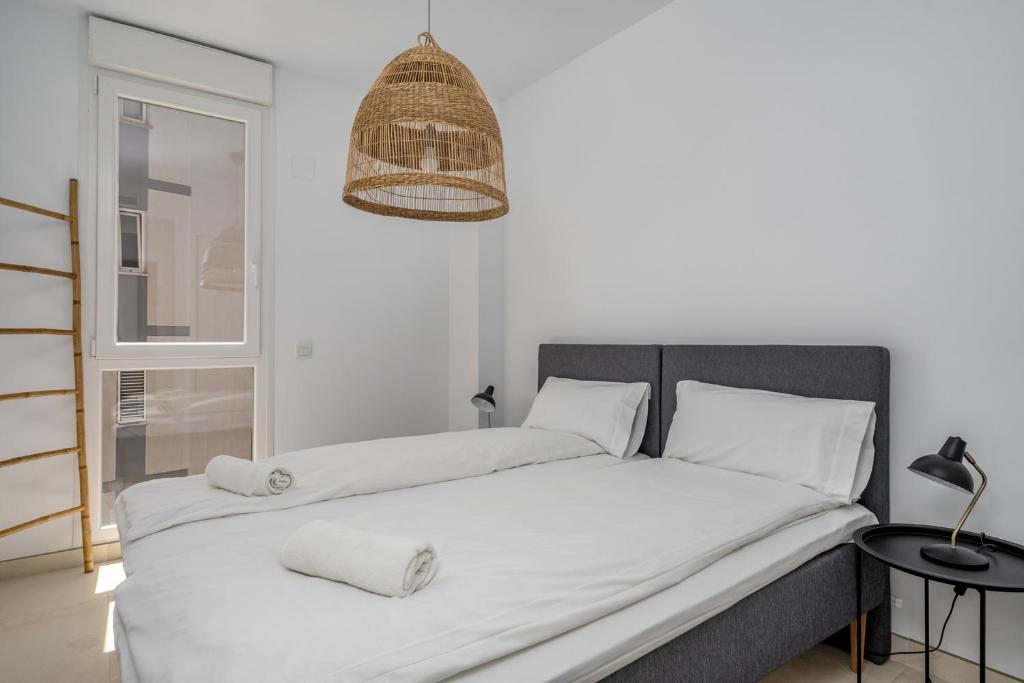 Posteľ alebo postele v izbe v ubytovaní Blue Wave apartment in Torreblanca by Costarentals - Ref 174