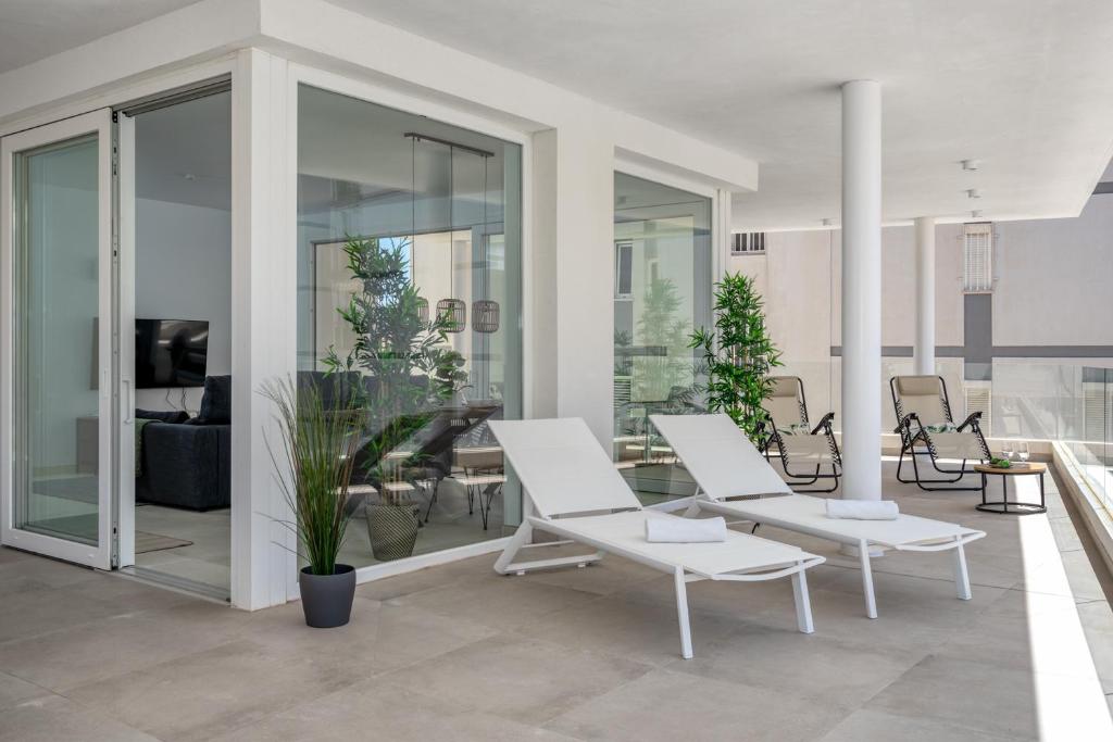 Patio alebo iná vonkajšia časť ubytovania Blue Wave apartment in Torreblanca by Costarentals - Ref 174
