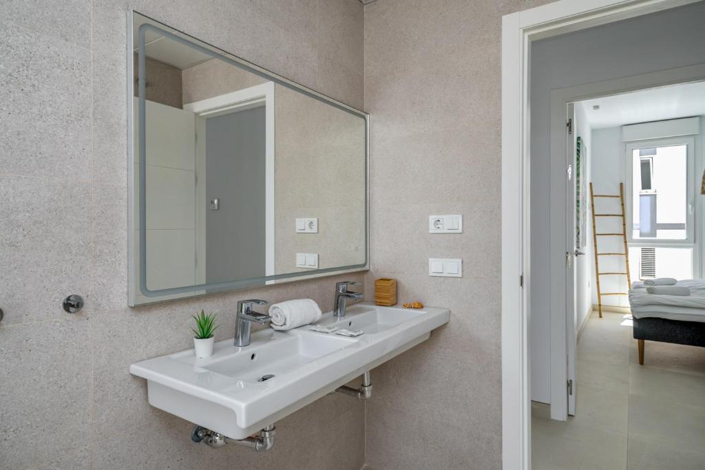 Kúpeľňa v ubytovaní Blue Wave apartment in Torreblanca by Costarentals - Ref 174