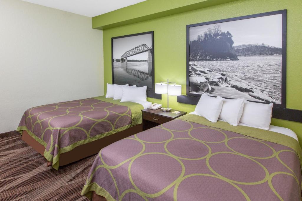 Super 8 by Wyndham Southaven - Queen Room With Two Queen Beds - Non-Smoking