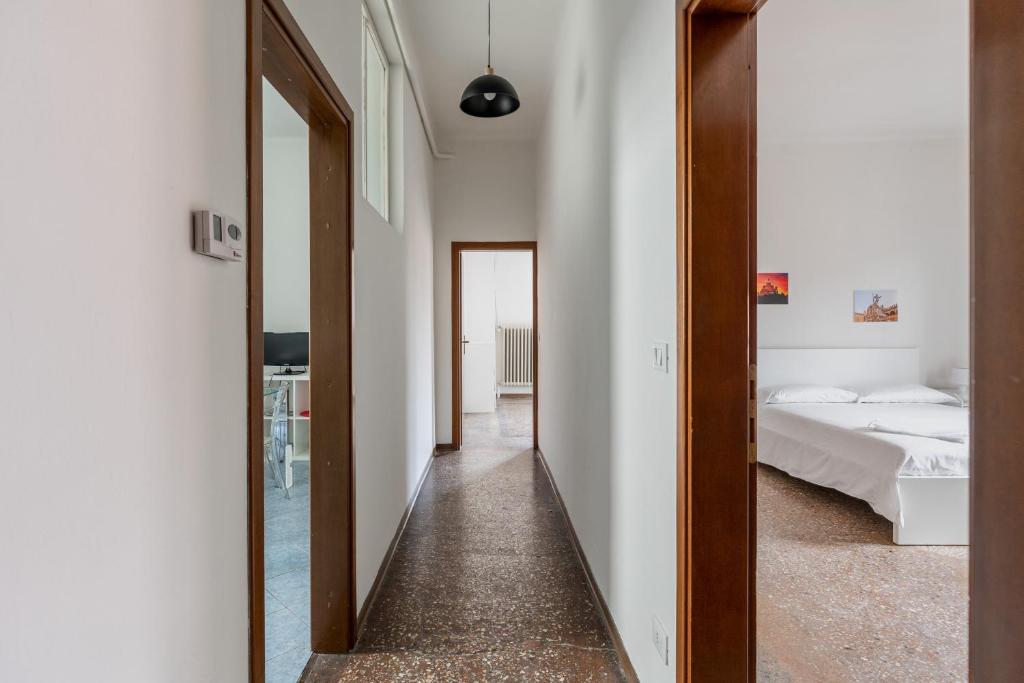 A bed or beds in a room at Alessandrini Apartment alla Finestrella by Wonderful Italy