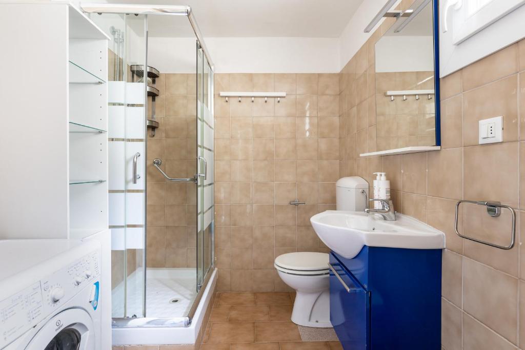A bathroom at Alessandrini Apartment alla Finestrella by Wonderful Italy