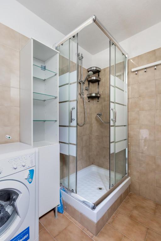 A bathroom at Alessandrini Apartment alla Finestrella by Wonderful Italy