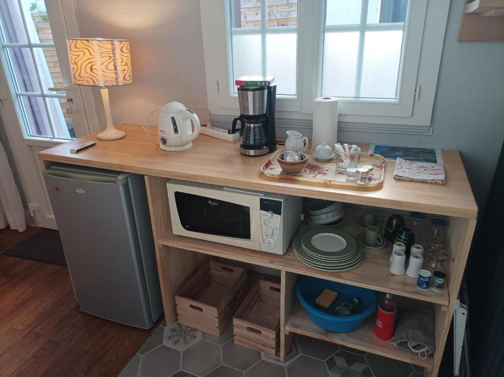 Cuisine ou kitchenette dans l'établissement Au coeur de la cité des Bourbons