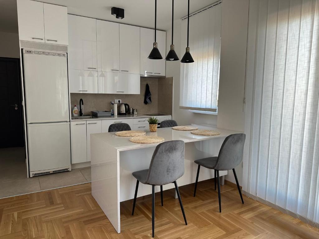 Kuchyň nebo kuchyňský kout v ubytování Apartment Aura