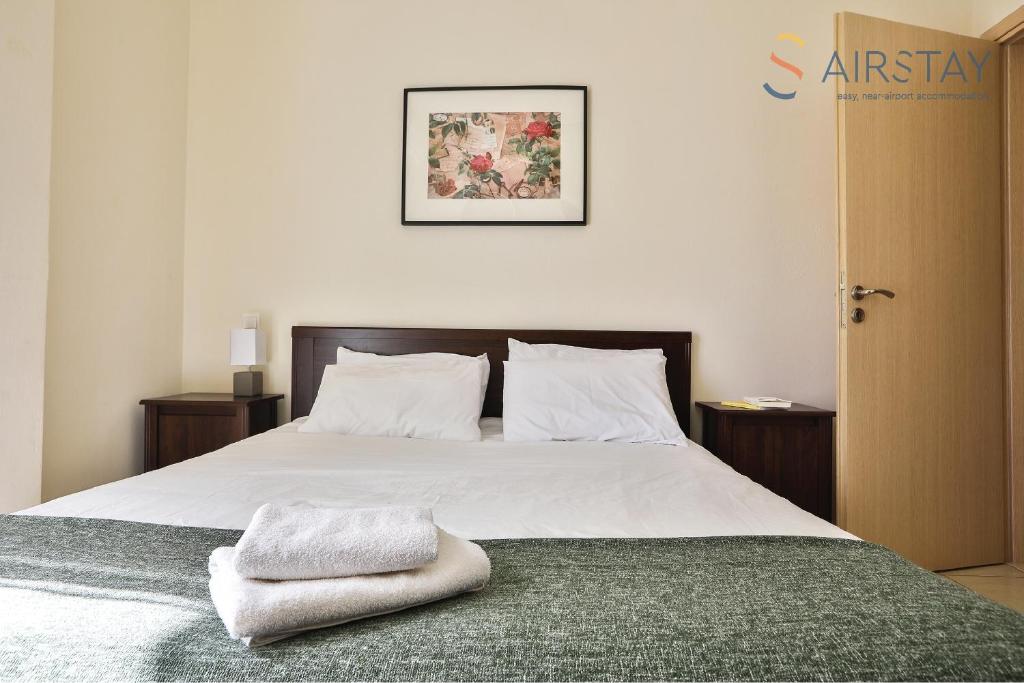 Postel nebo postele na pokoji v ubytování Nautilus Apartments Airport by Airstay