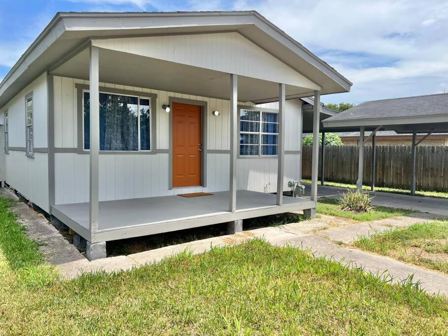 Cute & Cozy Modernized Home in Brownsville, TX!, Brownsville Updated