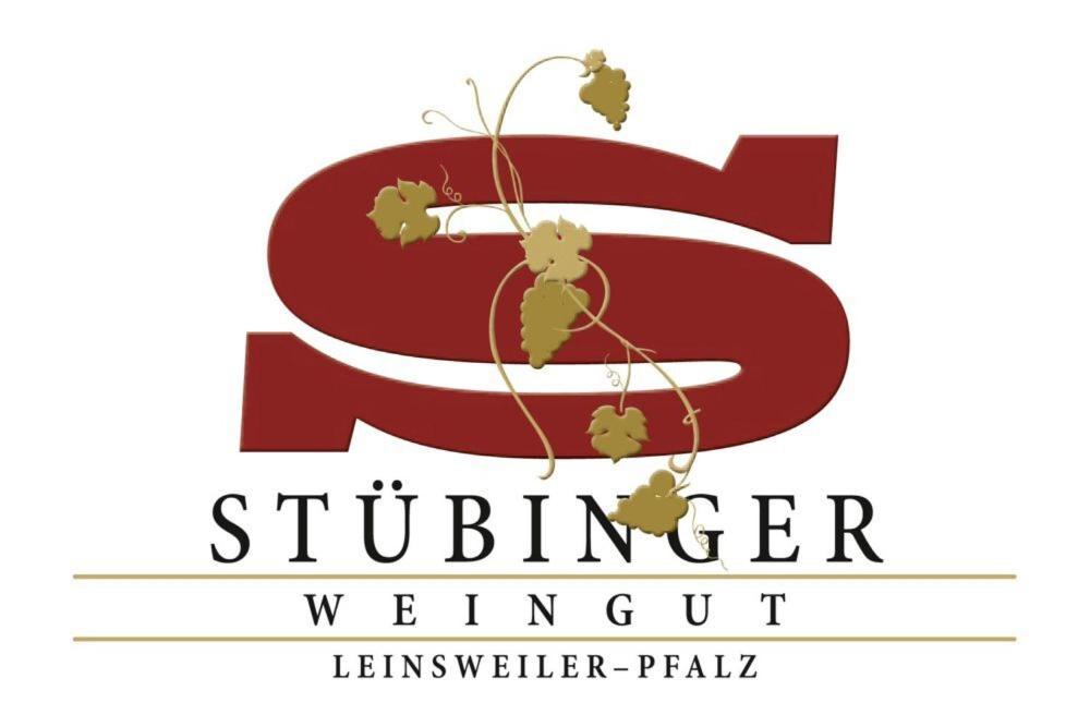 ein Logo für den studentischen Winterhof Lewiston Park in der Unterkunft Ferienweingut Peter Stübinger in Leinsweiler