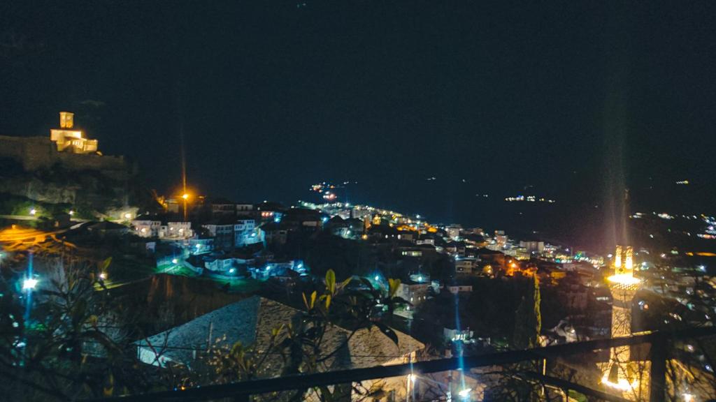 Utsikt over Gjirokastër, enten fra gjestgiveriet eller fra et annet sted