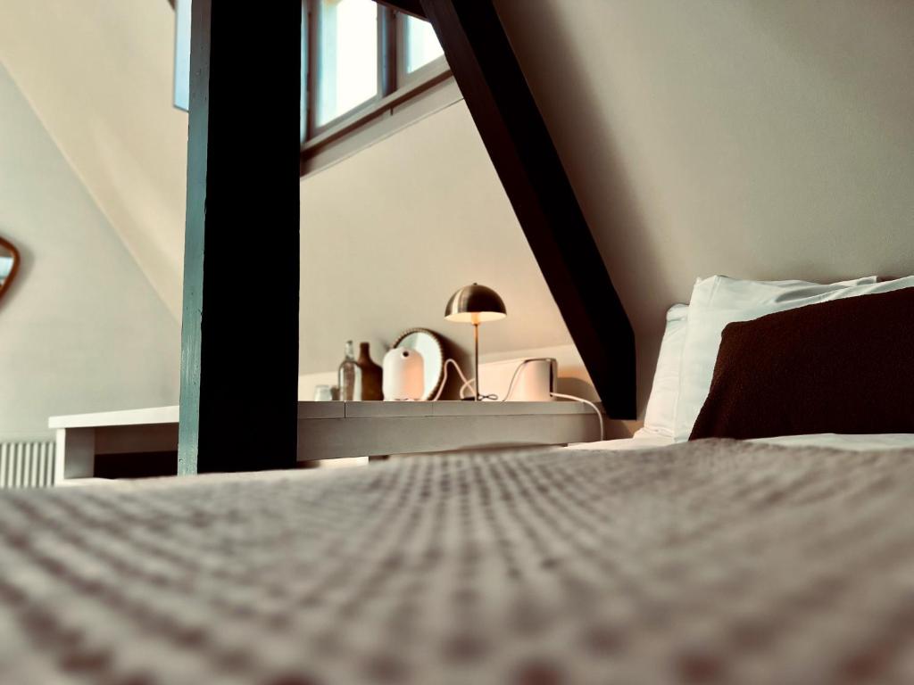 Postel nebo postele na pokoji v ubytování Hotel het Oude Raadhuis