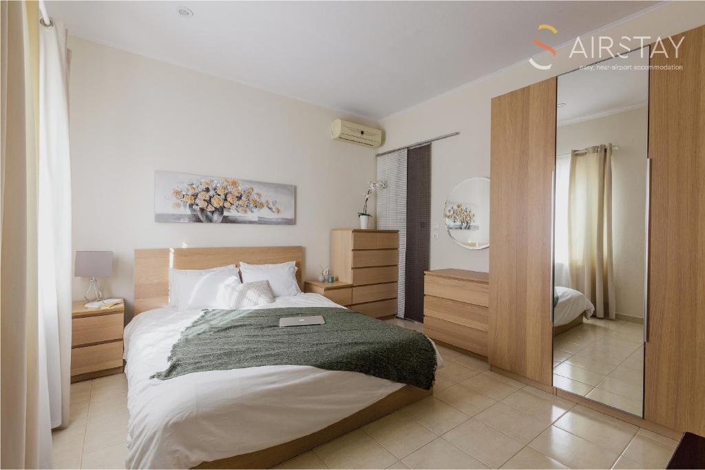 Postel nebo postele na pokoji v ubytování Nautilus Apartments Airport by Airstay
