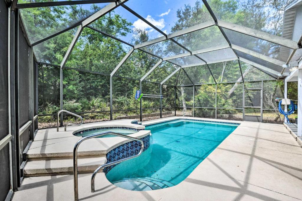 Πισίνα στο ή κοντά στο Palm Coast Family Home with Private Pool and Lanai!