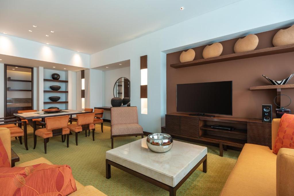 TV a/nebo společenská místnost v ubytování Bogotá Marriott Hotel
