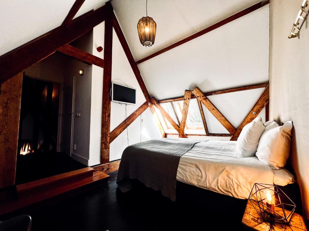 Ένα ή περισσότερα κρεβάτια σε δωμάτιο στο Hotel het Oude Raadhuis