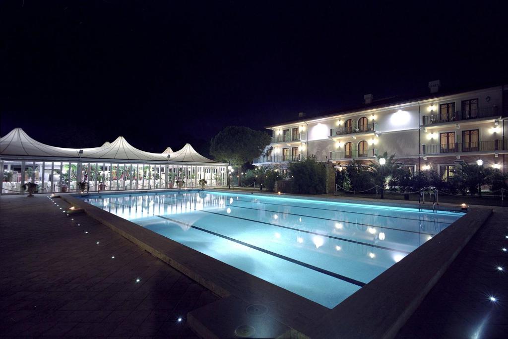 Bazén v ubytování Park Hotel Villa Ariston nebo v jeho okolí