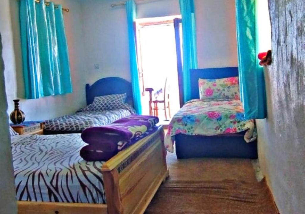 Una cama o camas en una habitación de La Belle Etoile