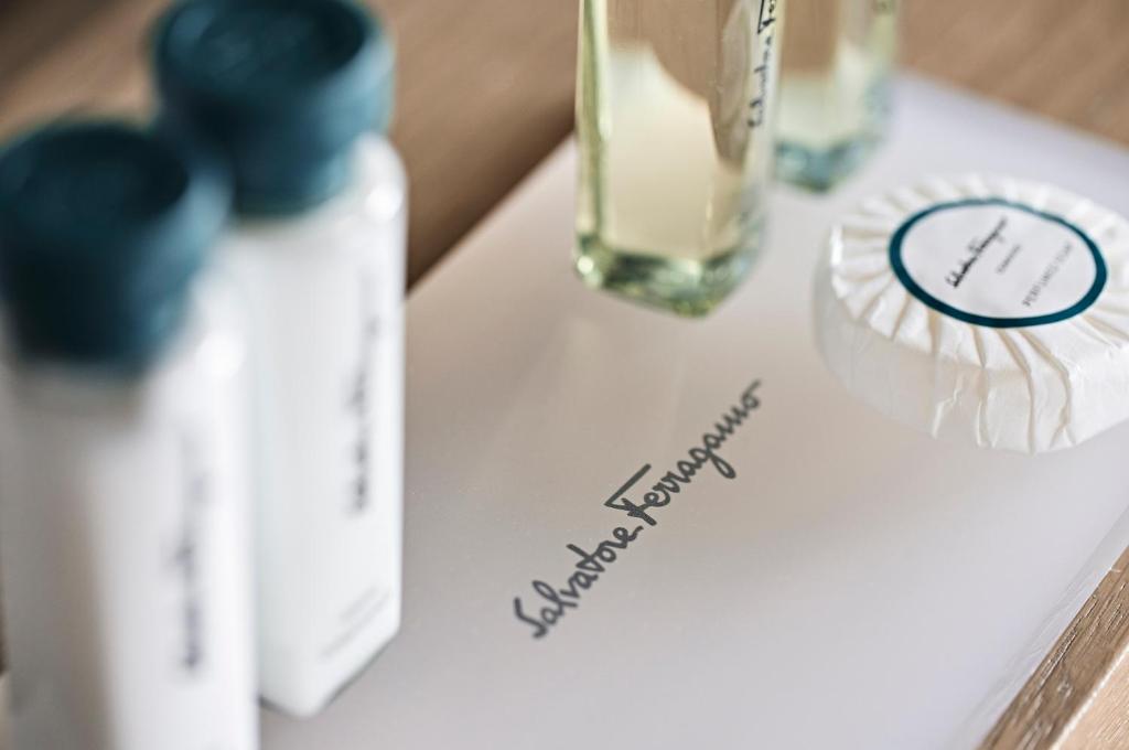 Cama Luxury Suites Glyfada - Resim 16