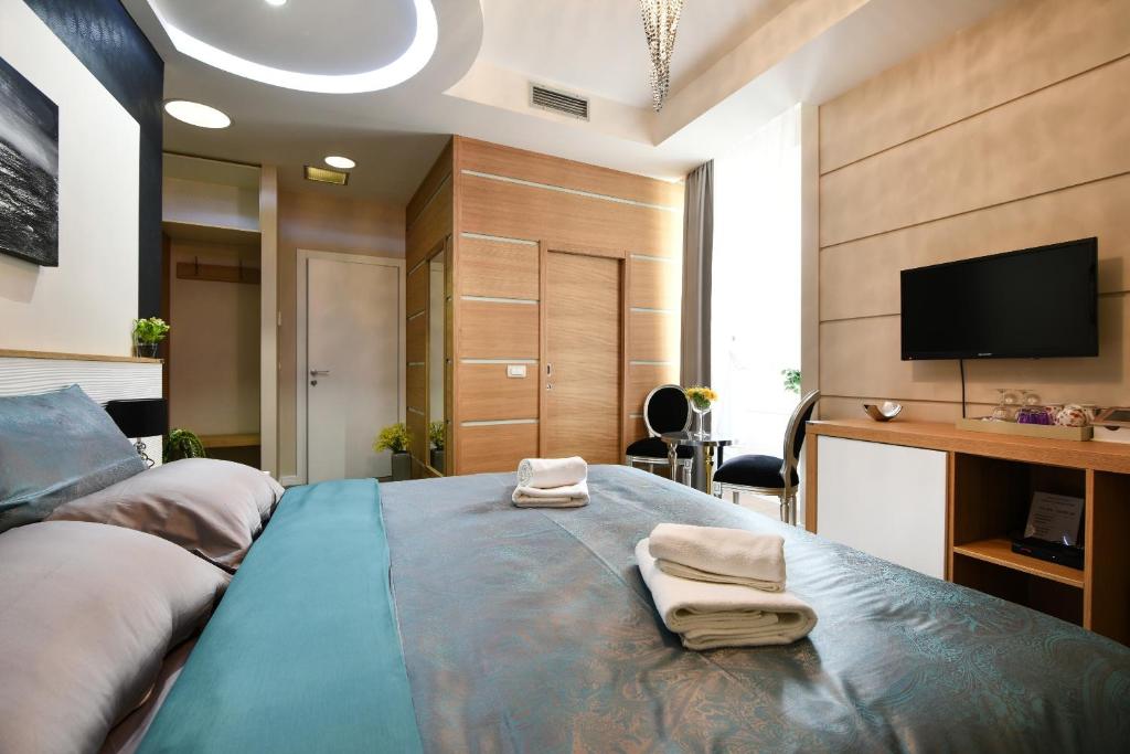 Peninsula Luxury Rooms - 18