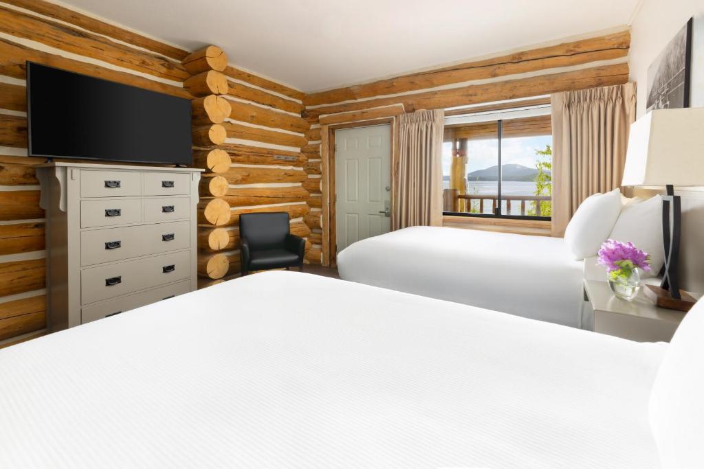 Postel nebo postele na pokoji v ubytování Salmon Falls Resort