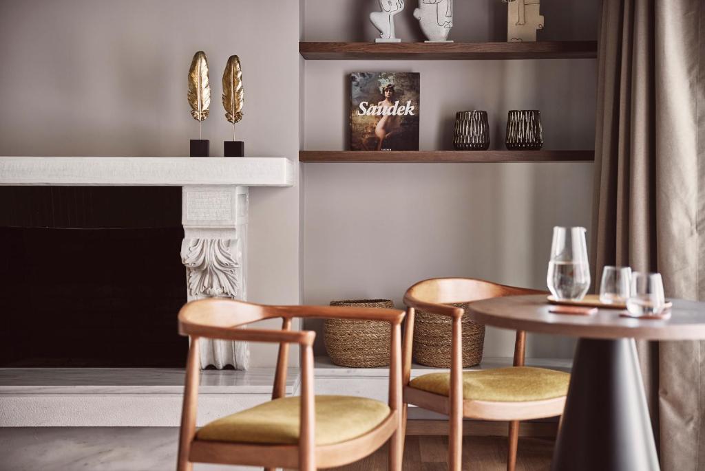 Nápoje v ubytování Cama Luxury Suites Glyfada