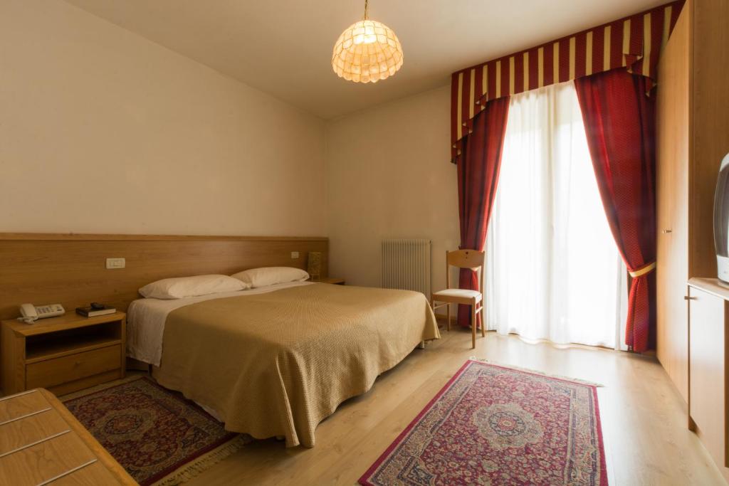Postel nebo postele na pokoji v ubytování Albergo Dalla Mena