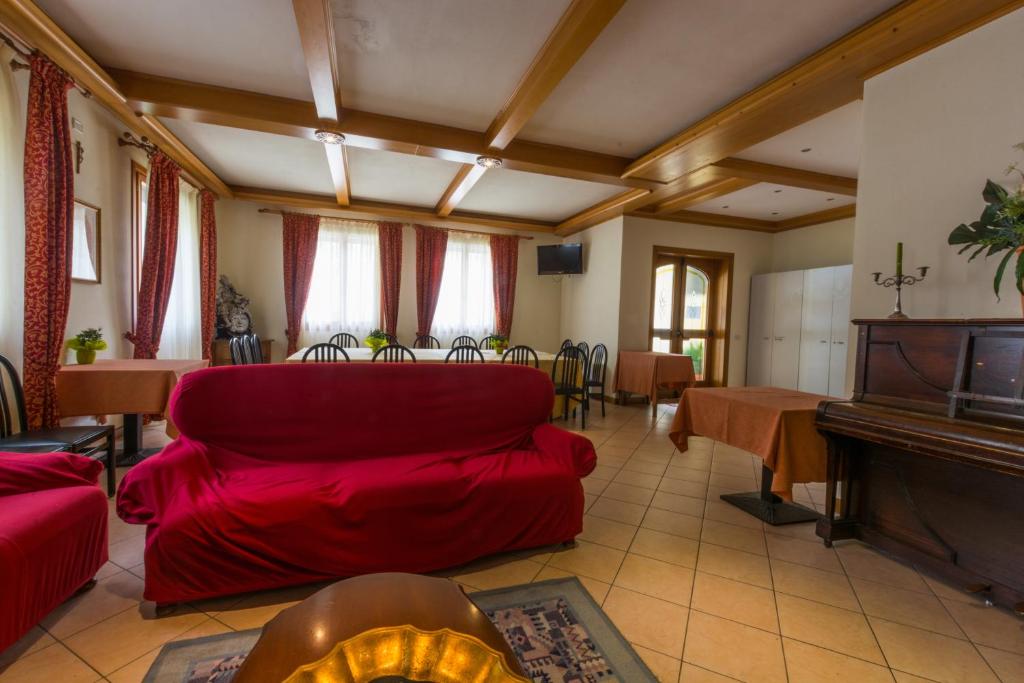 TV a/nebo společenská místnost v ubytování Albergo Dalla Mena