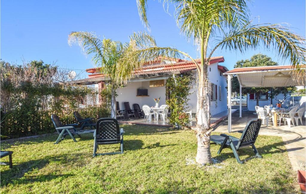 Κήπος έξω από το 3 Bedroom Beautiful Home In Ricadi