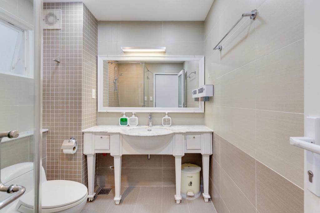 Saigon Authentic Hostel - Local Vibes, City Tours, Cooking Dinner, Evening Streetfood, Free Menu Breakfast, Gym & Rooftop - 14