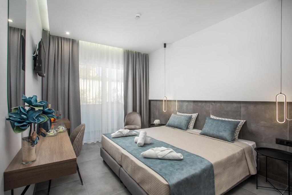 Posteľ alebo postele v izbe v ubytovaní FRESH HOTEL FALIRAKI