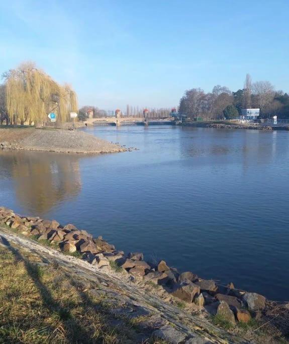 Výhled na řeku, která protéká v blízkosti apartmánu