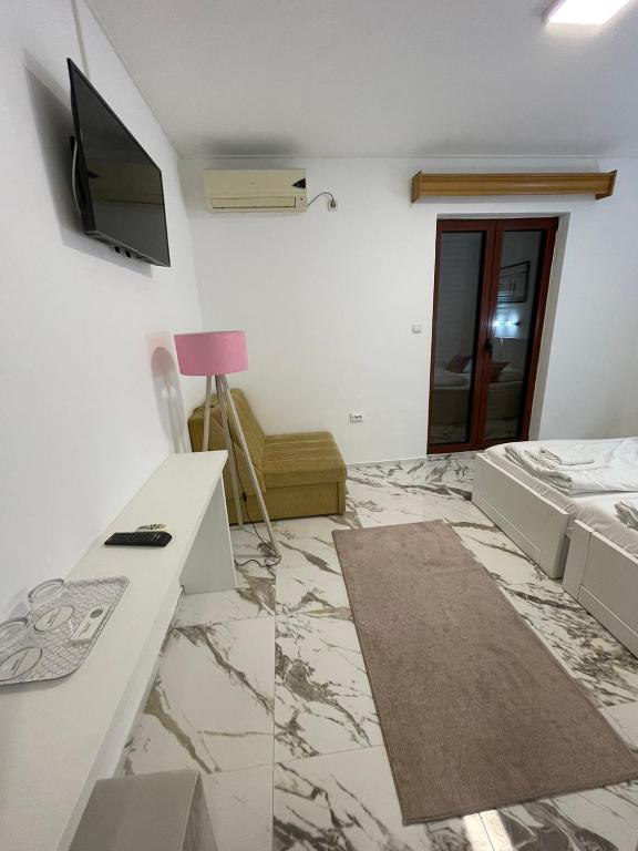 TV a/nebo společenská místnost v ubytování Hotel Galia